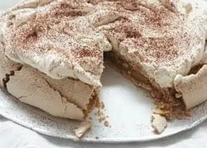 Cappuccino pavlova