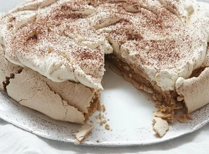 Cappuccino pavlova