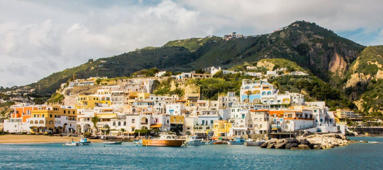 Ischia, vakantie-eiland voor de kust van Napels