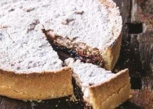 crostata con amaretti e mandorle