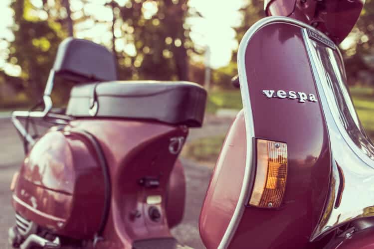 vespa_rosso-resize 5x Vespa in films: de iconische wesp op het witte doek