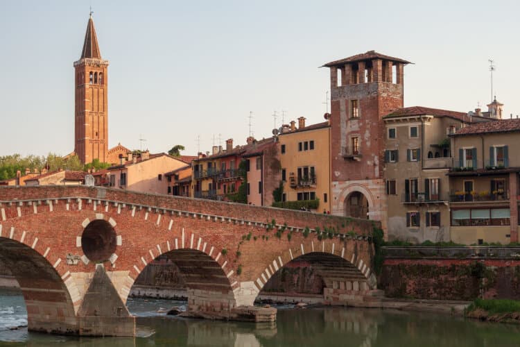 henrique-ferreira-verona brug-unsplash Ontdek Verona in 3 dagen