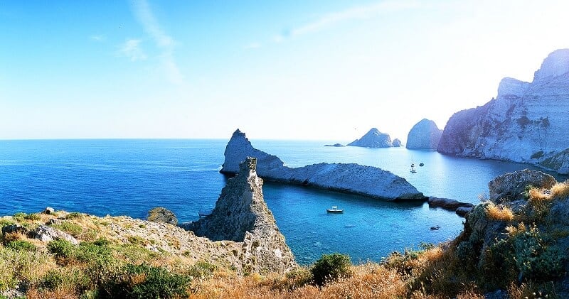 Ponza, paradijselijk vulkaaneiland in de Tyrreense zee