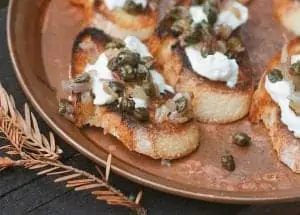 Crostini met burrata