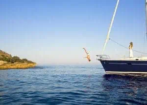 Duiken vanaf een zeilboot in de Riviera