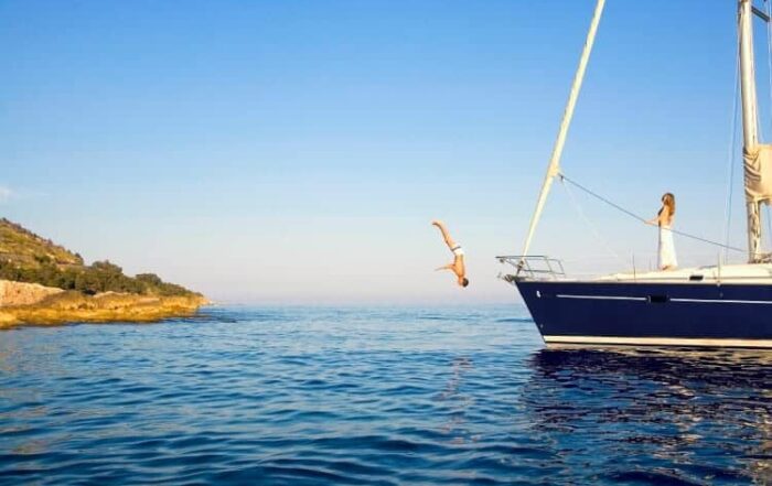 Duiken vanaf een zeilboot in de Riviera
