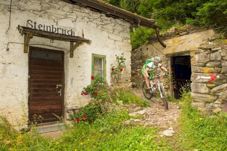 mountainbiken in italie