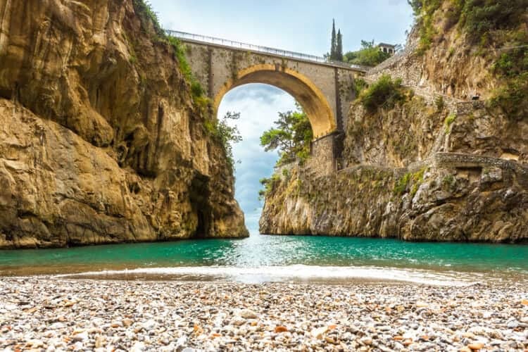 Furore 3x bezoek deze kustdorpjes in Italië voordat ze te toeristisch worden