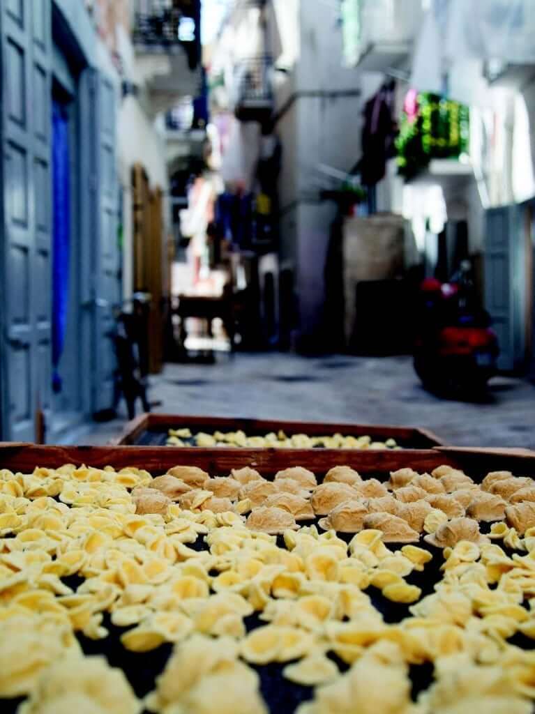 Pasta op straat in Bari