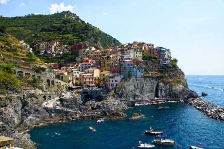 Manarola Deze 8 charmante dorpjes in Italië zijn zeker een bezoek waard