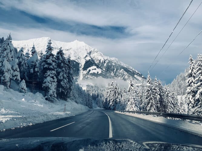 auto-winter-unsplash Als je in de winter naar Italië gaat, denk aan winterbanden