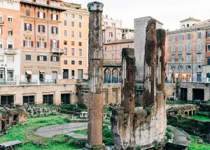 Largo di Torre Argentina Rome-unsplash