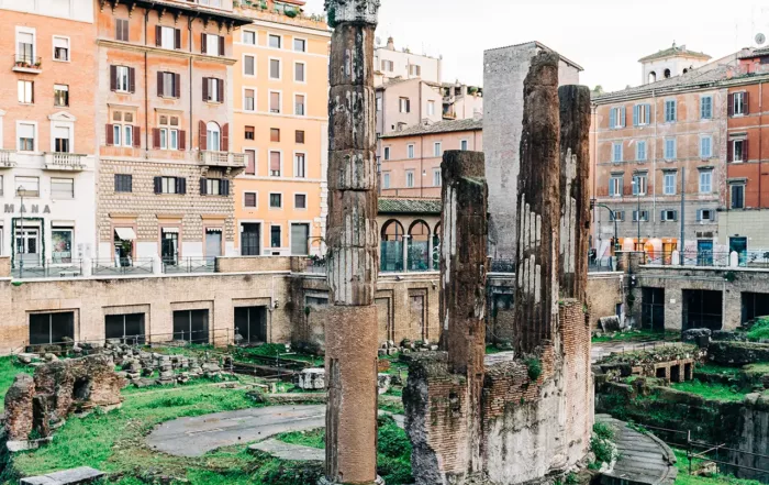 Largo di Torre Argentina Rome-unsplash