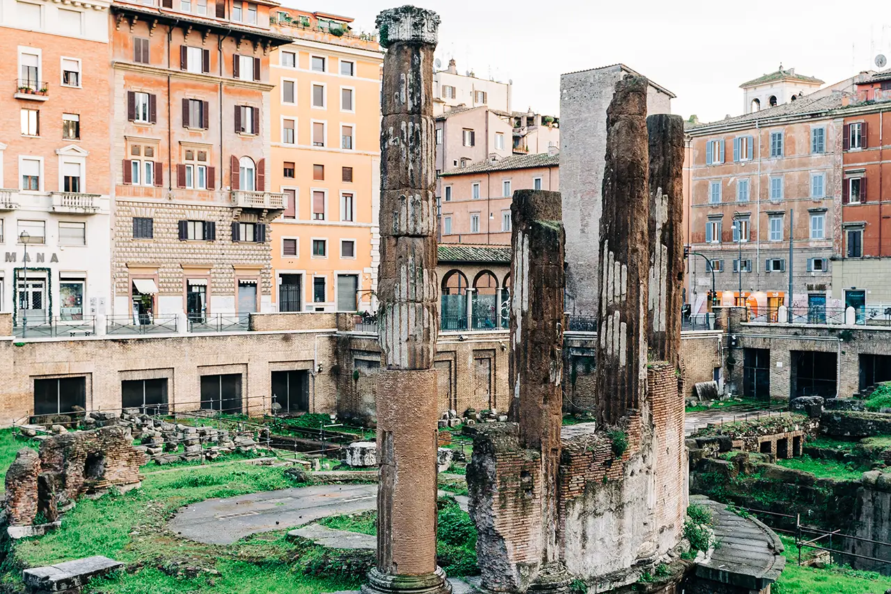 Largo di Torre Argentina Rome-unsplash