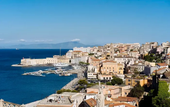 Kustlijn Riviera di Ulisse tussen Rome en Napels (Gaeta)
