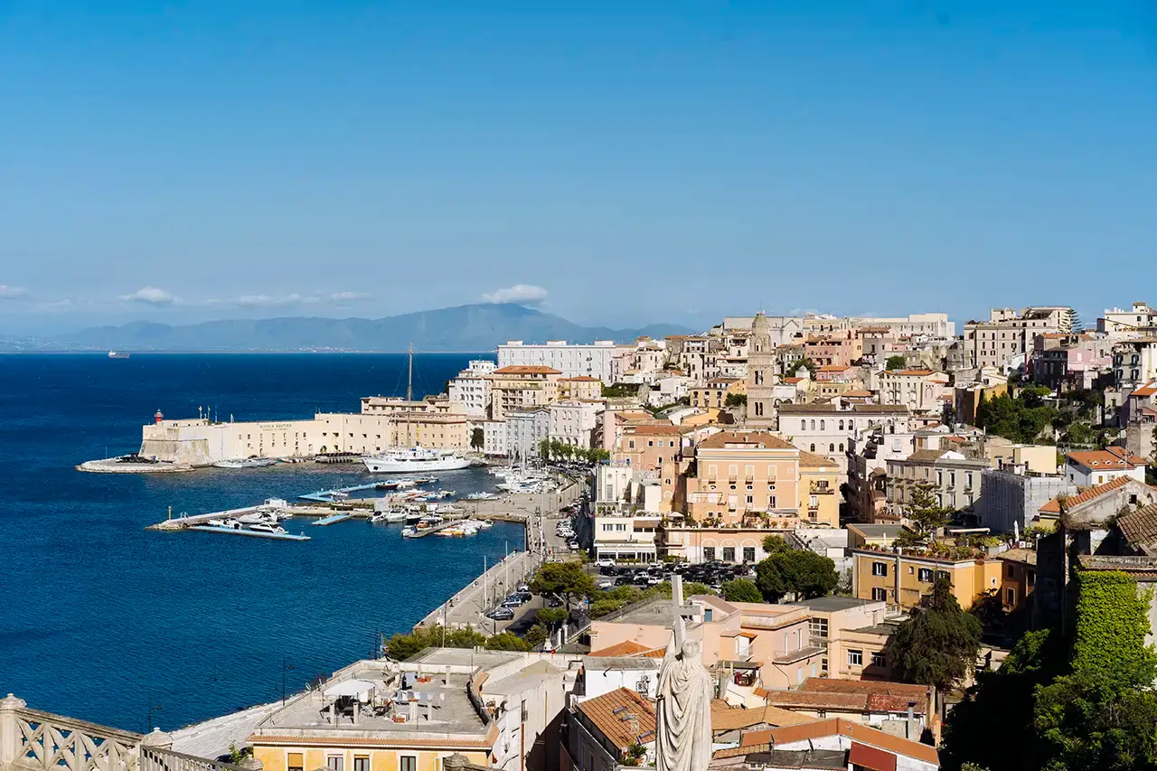 Kustlijn Riviera di Ulisse tussen Rome en Napels (Gaeta)