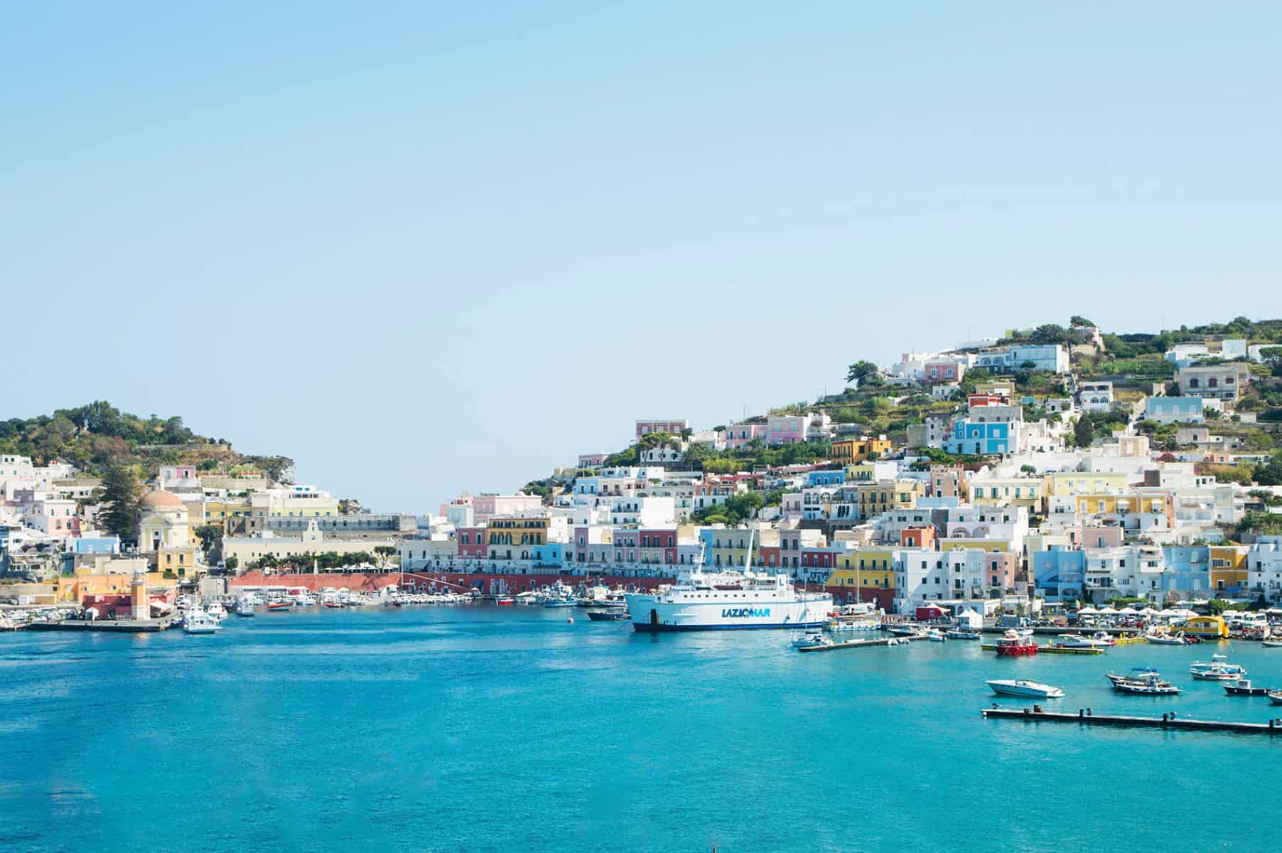 Ponza, eiland voor de kust van Lazio