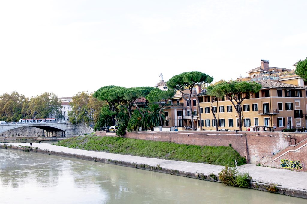 trastevere tiber rome