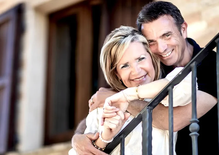 Jurgen en Gonnie voor La Vecchia Scuola op de trap