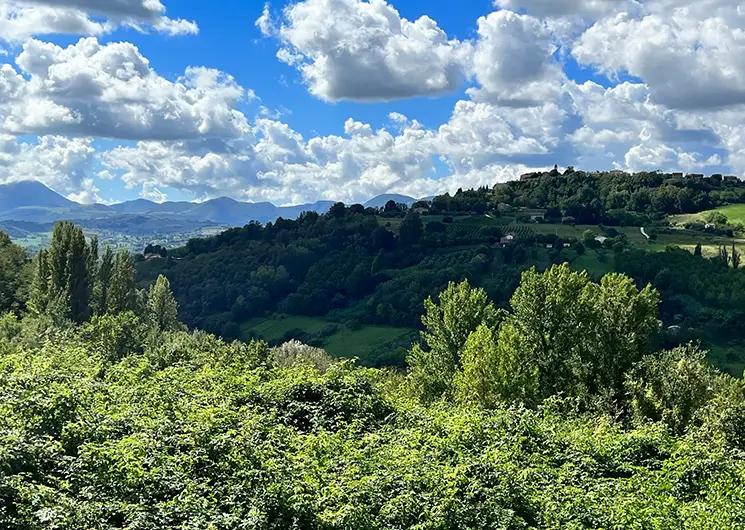 Landhuis Le Marche te koop uitzicht