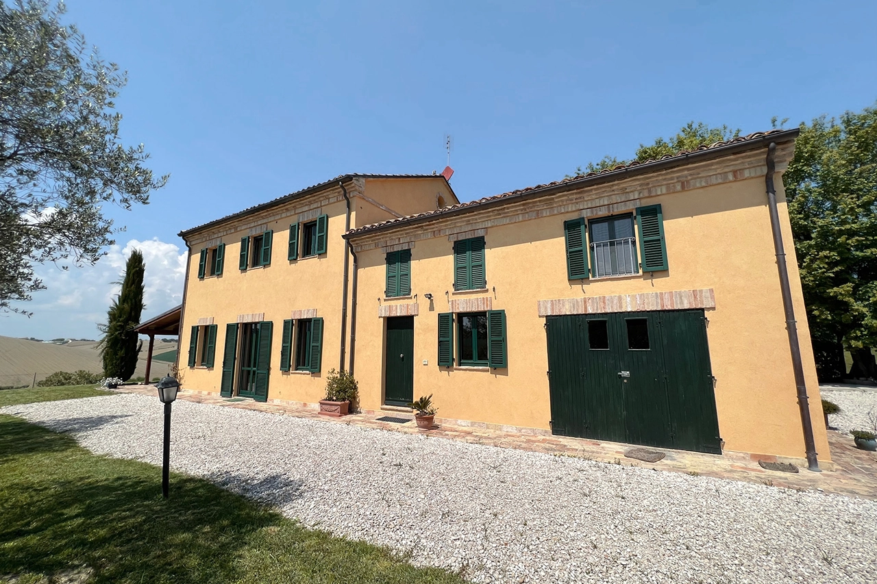 Landhuis te koop in Le Marche met 11 kamers