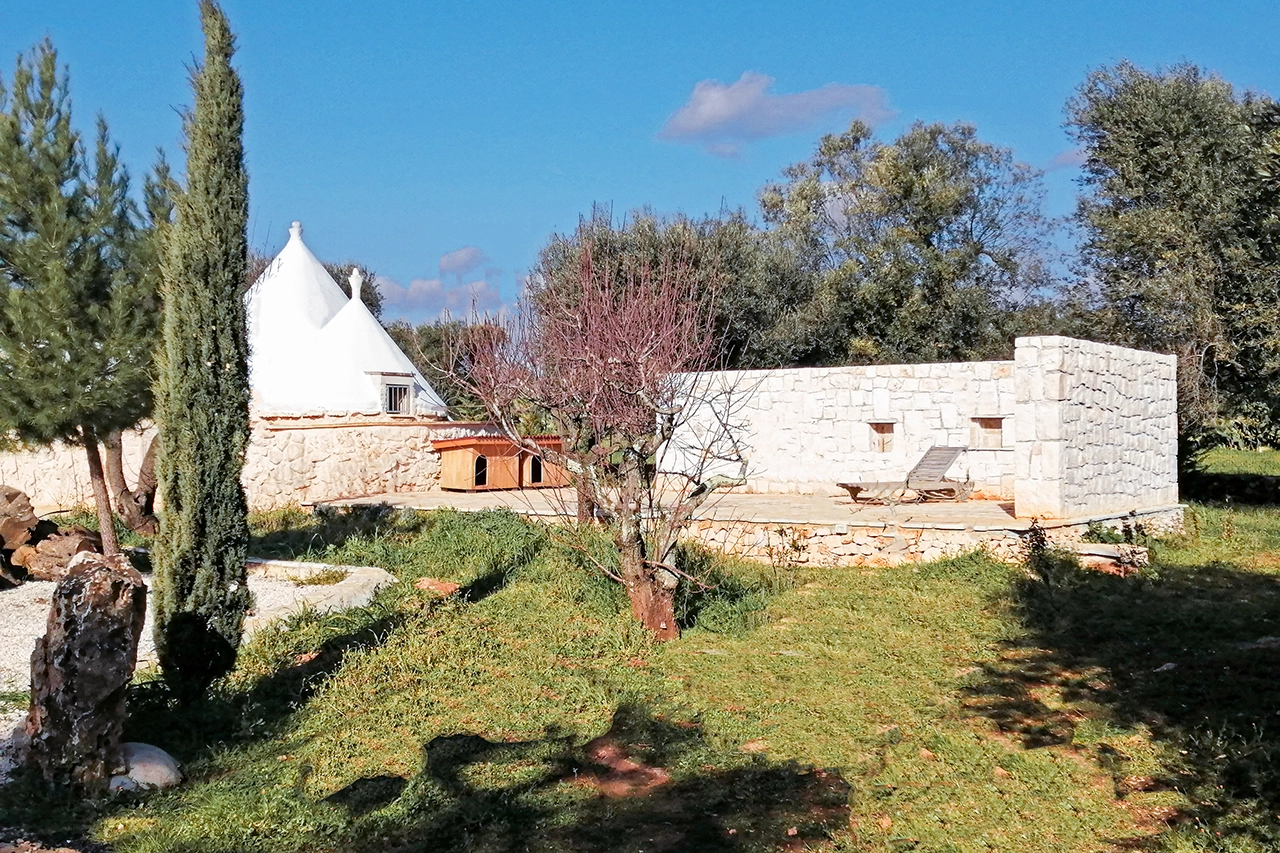 Moderne villa met Trullo in Puglia te koop