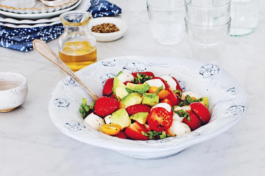 Caprese met avocado salade