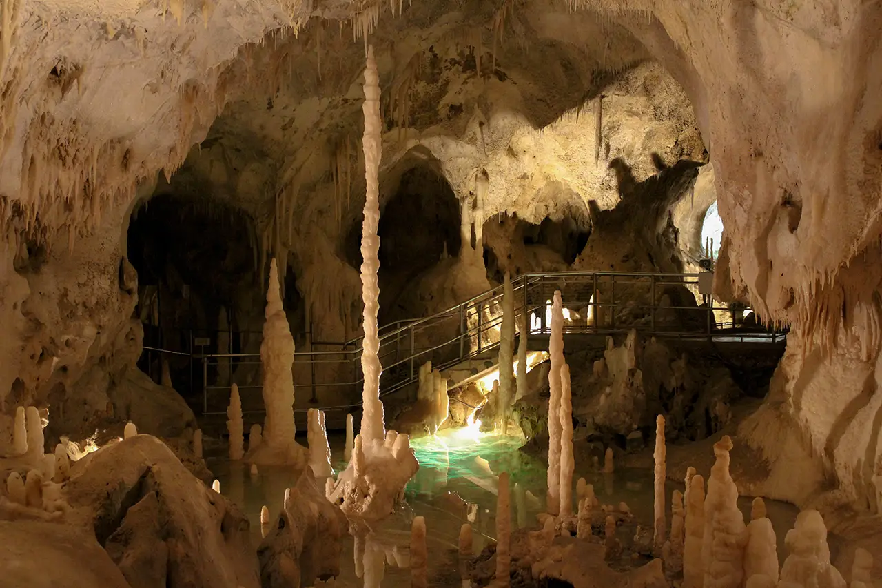 Grotte di Frasassi-unsplash
