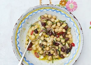 INSALATA DI CECI - GENNARO'S LIMONI. IMAGE CREDIT DAVID LOFTUS