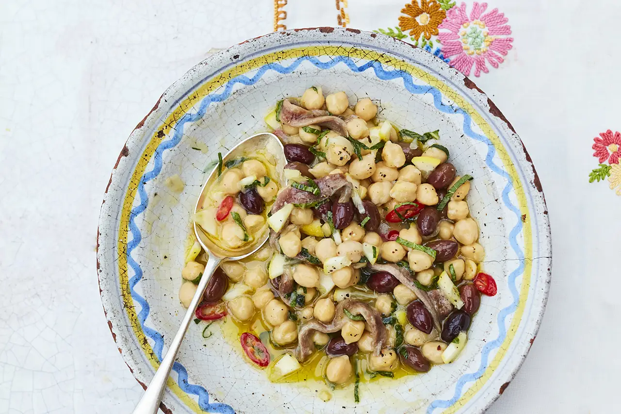 INSALATA DI CECI - GENNARO'S LIMONI. IMAGE CREDIT DAVID LOFTUS