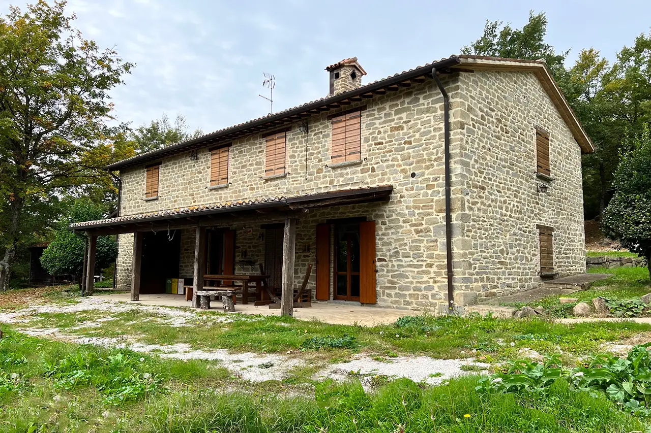 Landhuis met eigen bos in Le Marche