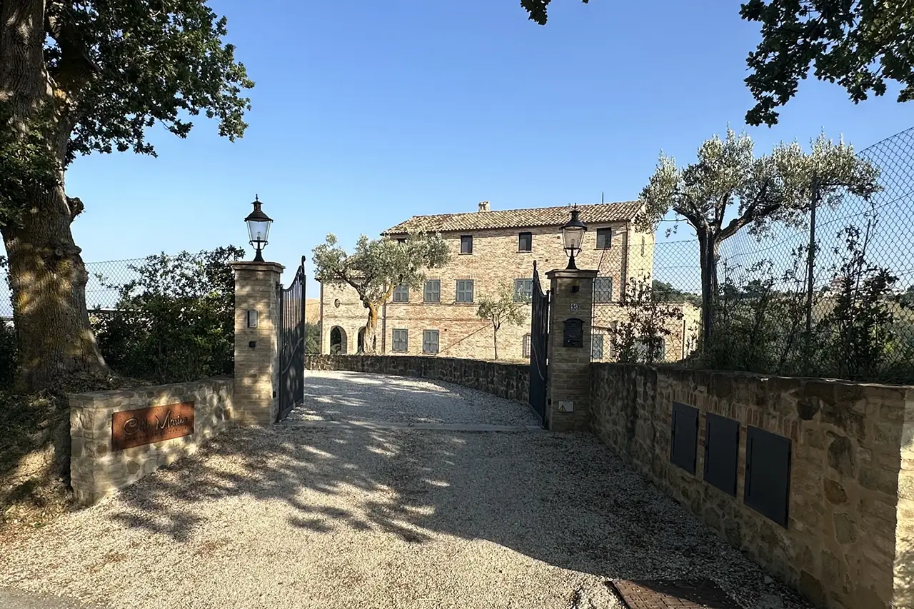 Luxe appartement met zeezicht in Le Marche