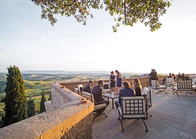 Castelfalfi Toscane terras en uitzicht