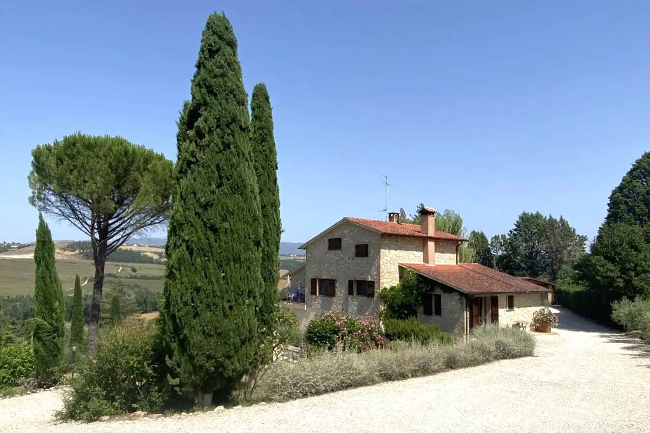Natuurstenen landhuis in Todi, Umbrië