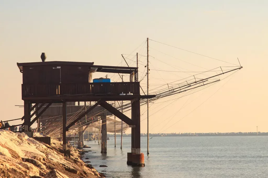 Bezoek de Costa dei Trabocchi en eet verse vis in een trabocco-restaurant