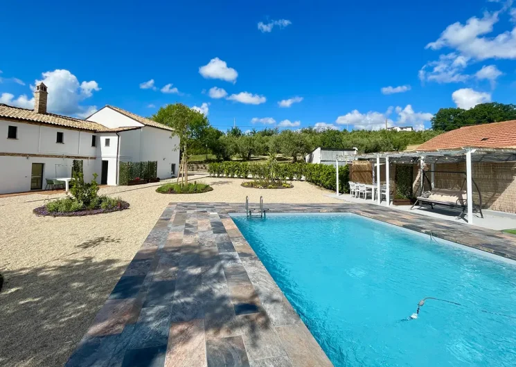 Casale Fontessa zwembad en tuin