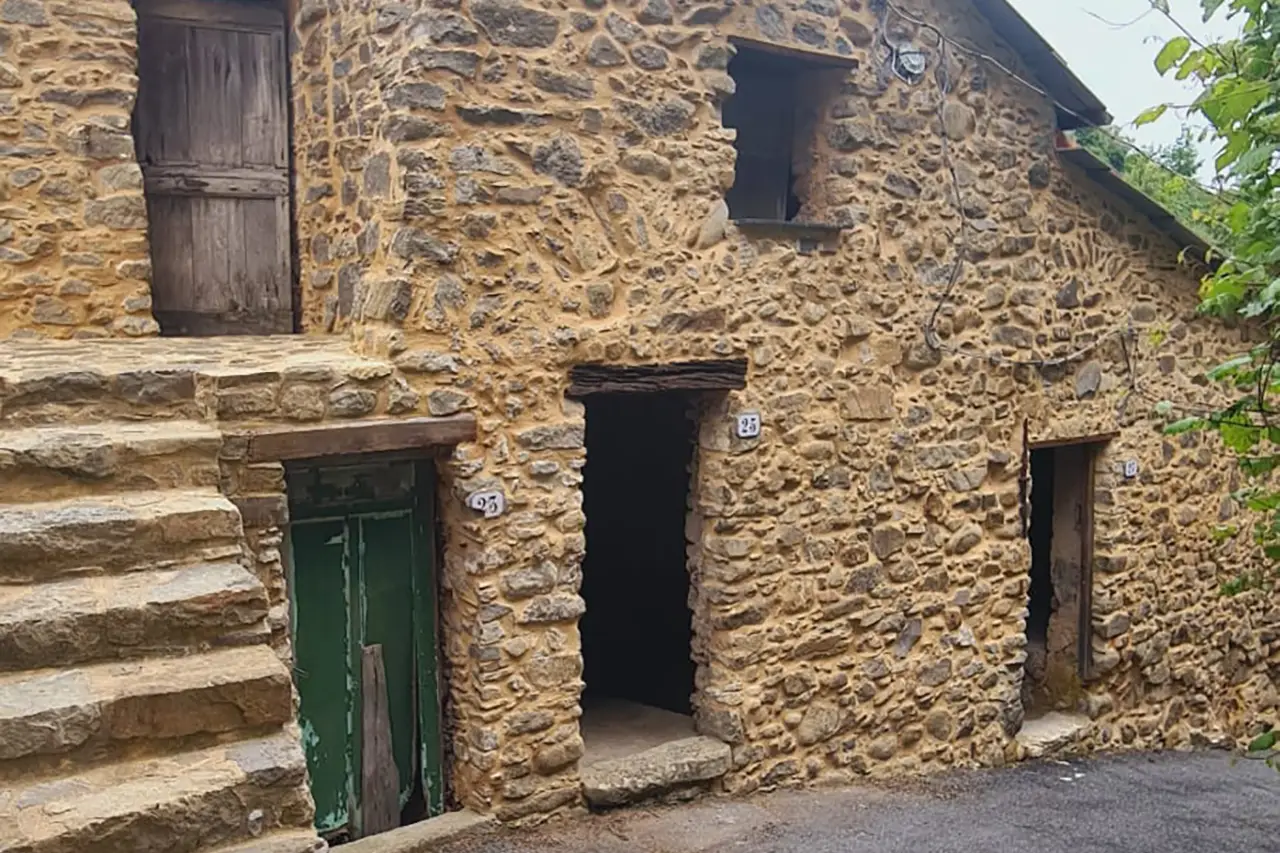 Unieke authentieke olijfmolen in Ceriana, Ligurië