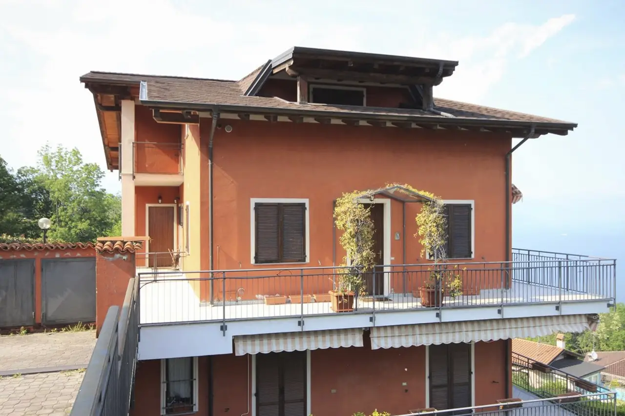 Appartement in Magognino met uitzicht