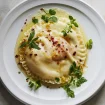 Reuzenravioli gevuld met geitenkaas