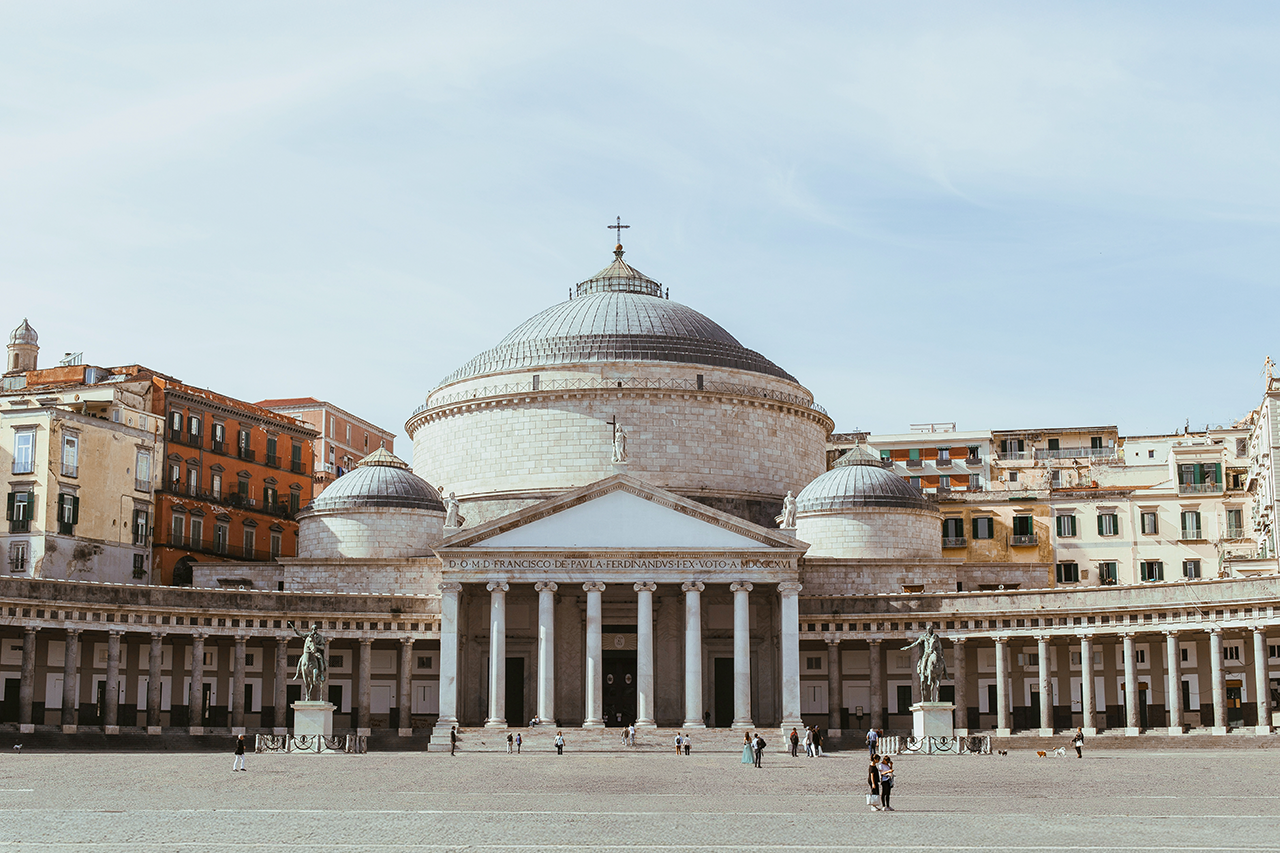 Piazza del Plebiscito Napels unsplash