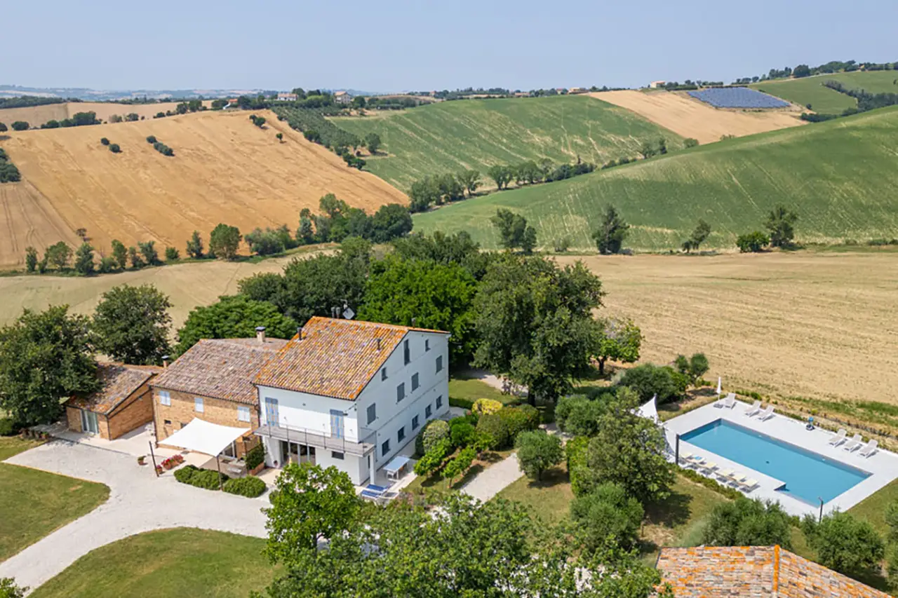 Gerestaureerd countryhouse in Belvedere Ostrense, Le Marche