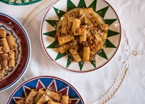 Rigatoni met sugo finto