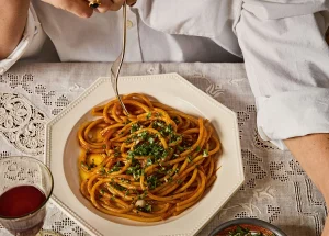 Pasta met gekaramelliseerde sjalotten